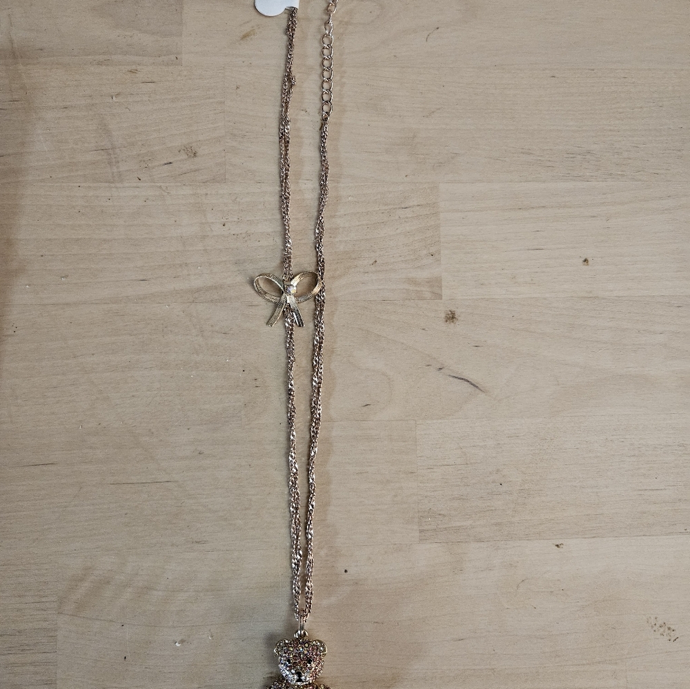 Betsy Johnson bear and bow necklace - Picture 5 of 6